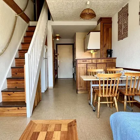 T2 Avec Piscine, Proche Et Commerces, Parking Inclus - - Fr-1-225-671 *